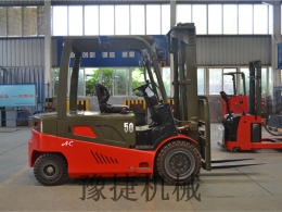 中国叉车和高空作业爱游戏体育在线平台(中国)官方在线登录
租赁市场蓄势待发
